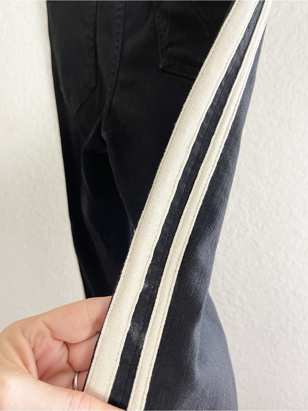 MOTHER INSIDER CROP STEP FRAY JEANS - GUILTY RACER. 26 - Picture 8 of 15
